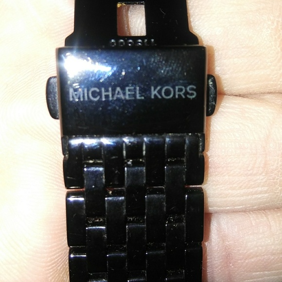 Mk watch only worn 3 times - Picture 3 of 4